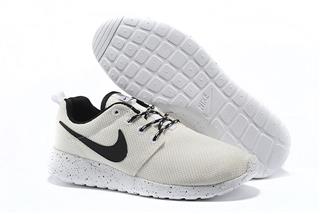 Nike Roshe Run белые с черным (35-40)